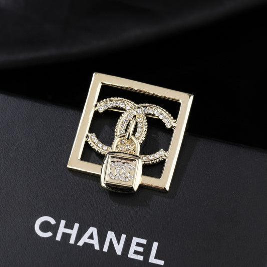Double-C Emblem Brooch in Polished Metal-Tone – Design 011 main product view