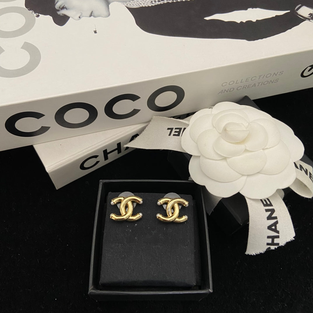 Double-C Emblem Pearl-Detail Stud Earrings – Pearl Detail – Design 010 main product view