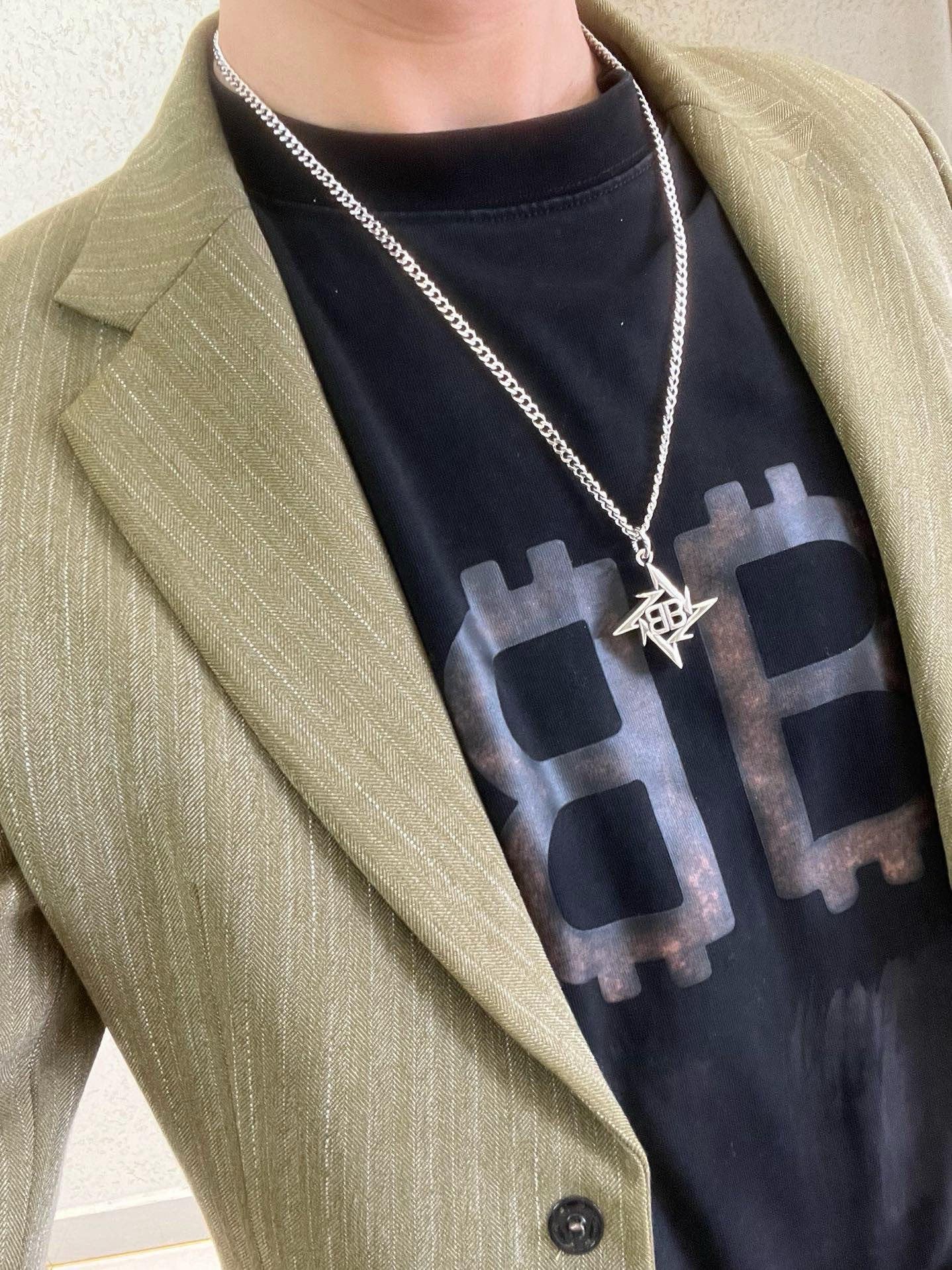 Geometric Emblem Pendant Necklace in Polished Metal-Tone – Vintage Detail – Design 033 detail view
