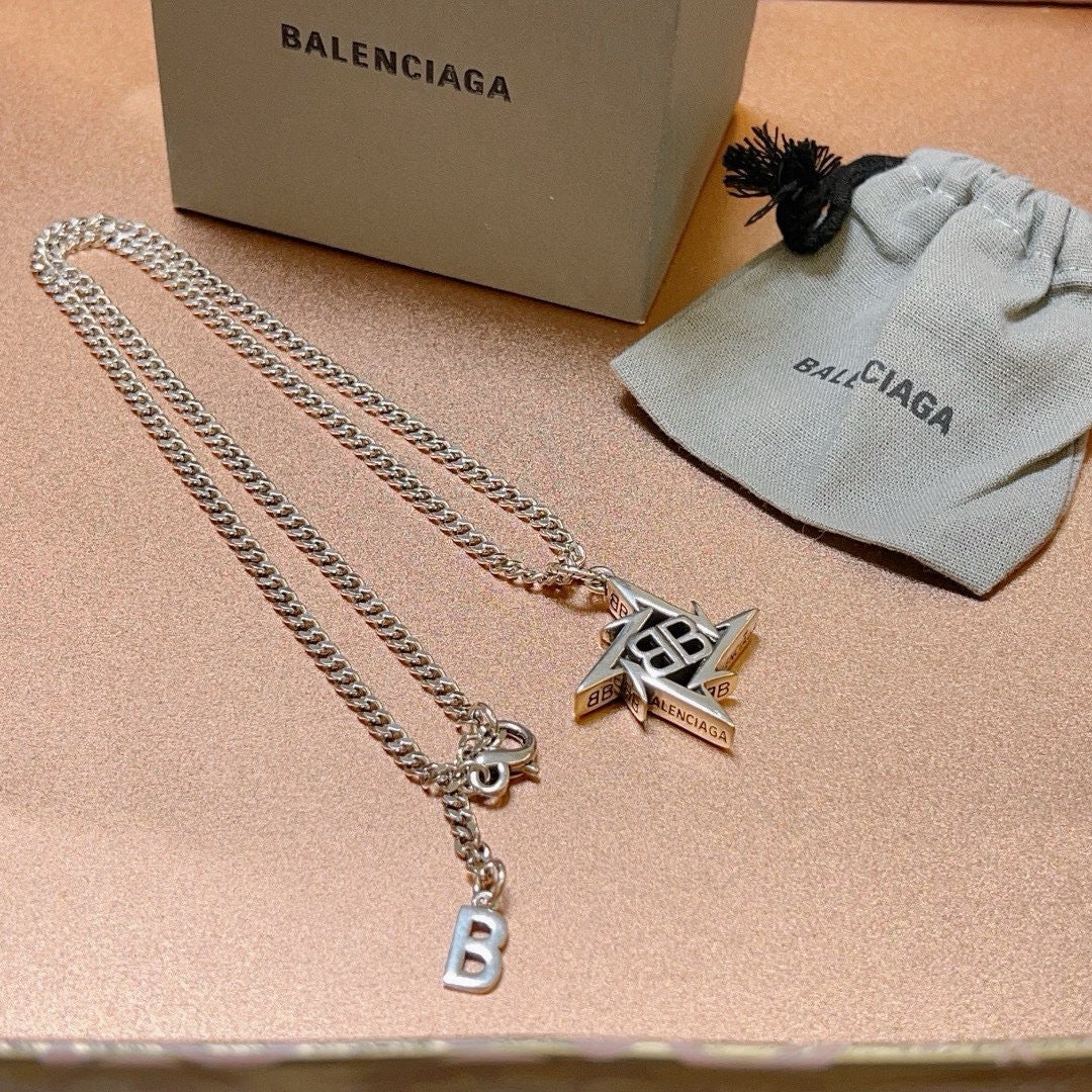 Geometric Emblem Pendant Necklace in Polished Metal-Tone – Vintage Detail – Design 053 side detail