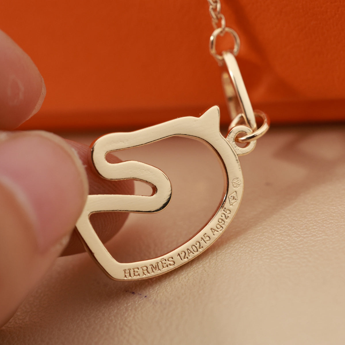 Horse Head Pendant Necklace in Rose-Gold-Tone – Rose Gold Detail – Design 004 detail view