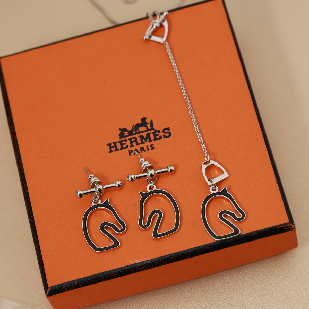 Horse Head Pendant Necklace in Rose-Gold-Tone – Rose Gold Detail – Design 004 front product view