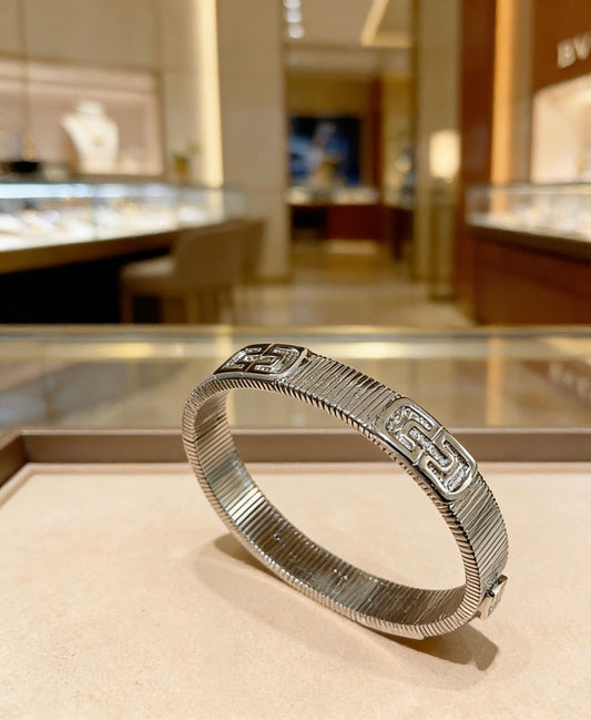 Serpentine Bangle in Polished Metal-Tone – Serpentine Detail – Design 002 main product view