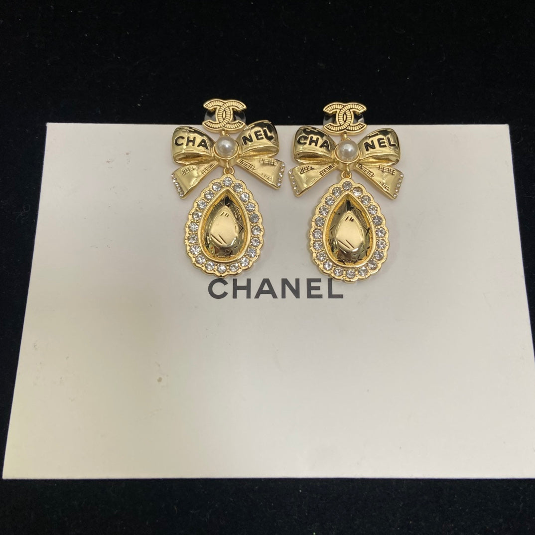 Bow Stud Earrings in Polished Metal-Tone – Design 001 side detail