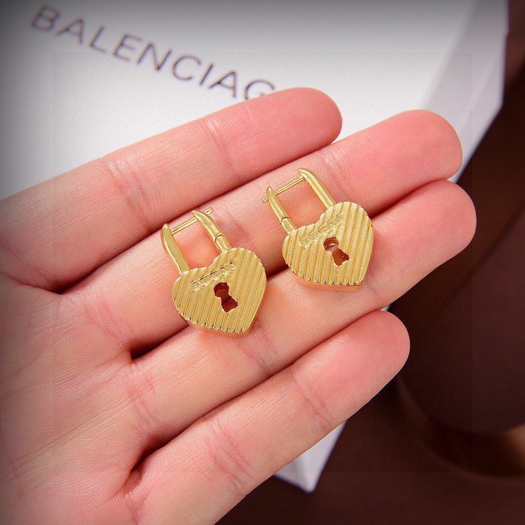 Ring Motif Statement Earrings in Gold-Tone – Design 002 close-up detail
