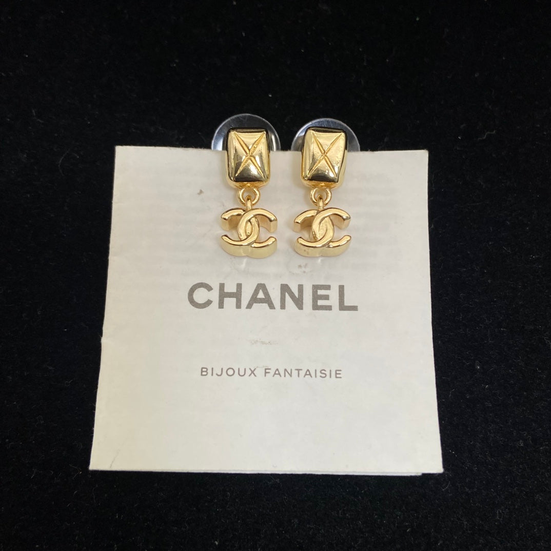 Double-C Emblem Stud Earrings in Polished Metal-Tone – Design 203 side detail