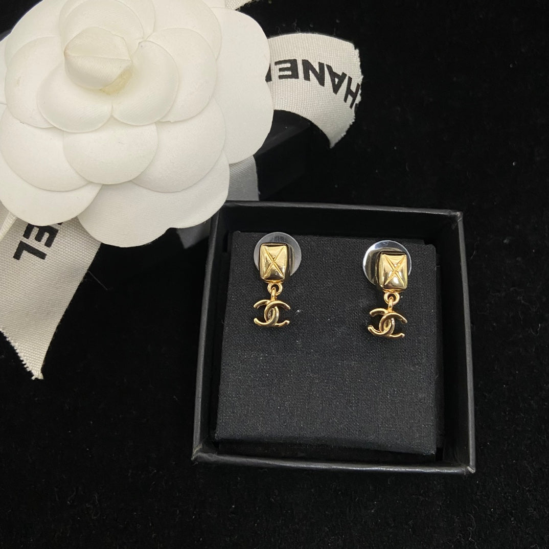 Double-C Emblem Stud Earrings in Polished Metal-Tone – Design 203 detail view