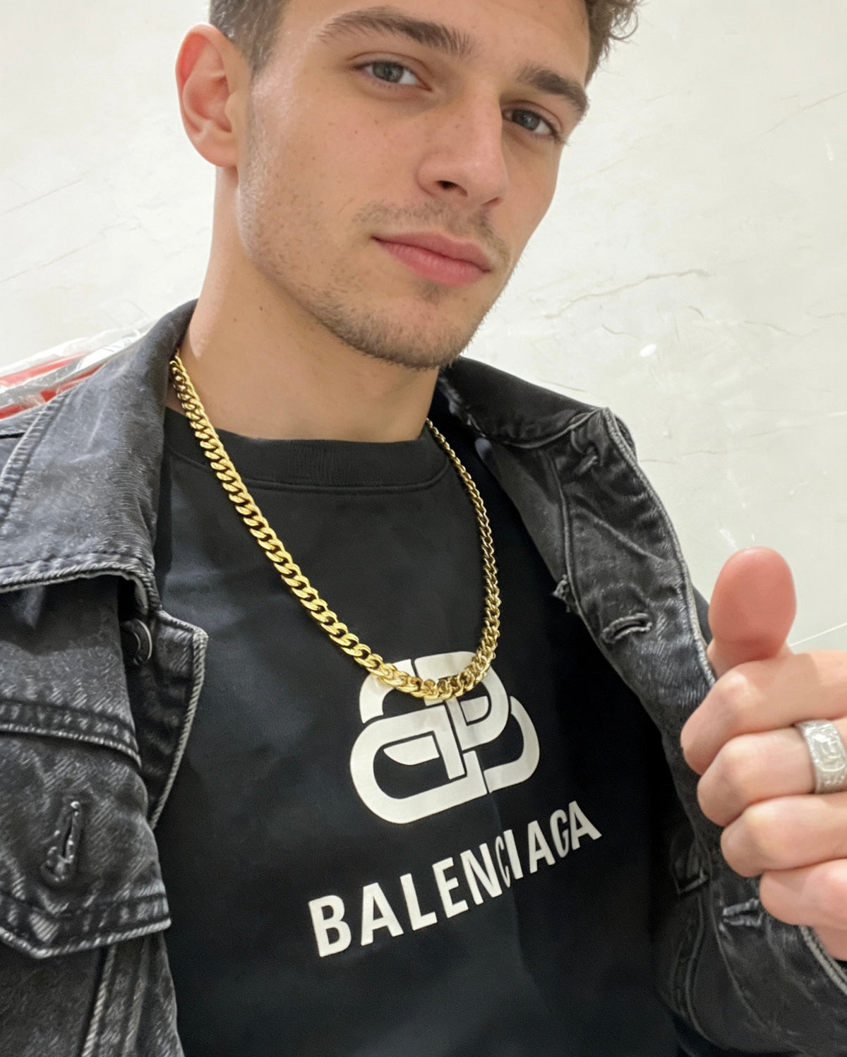 Double-G Emblem Pendant Necklace in Gold-Tone – Design 016 detail view
