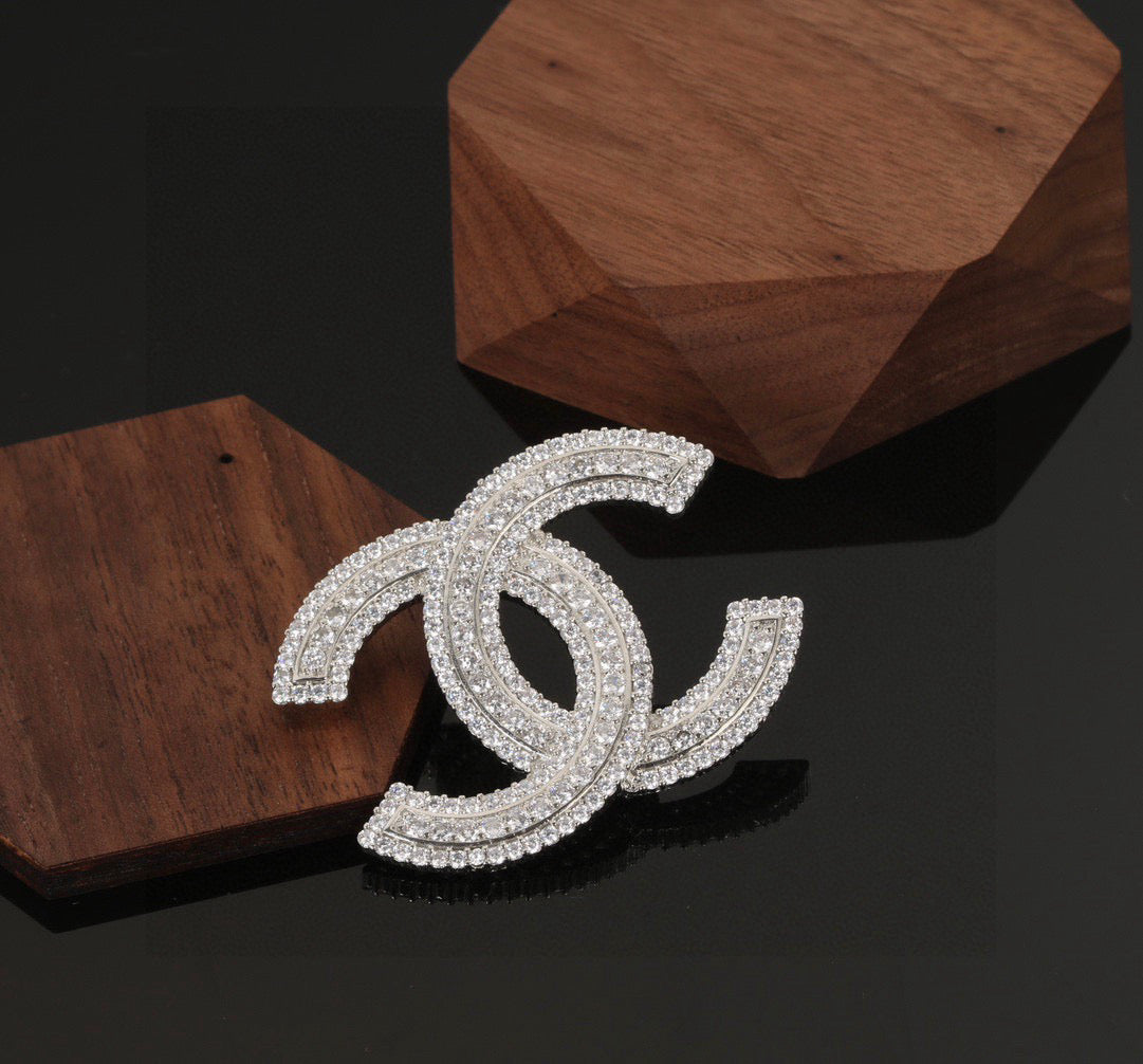 Double-C Emblem Brooch in Polished Metal-Tone – Design 031 close-up detail