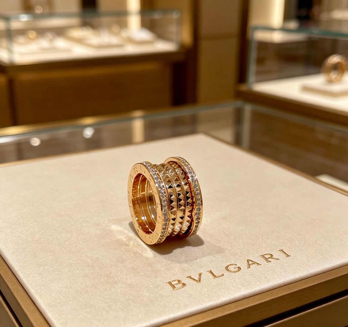 Geometric Emblem Statement Ring in Rose-Gold-Tone – Rose Gold Detail – Design 003 side detail