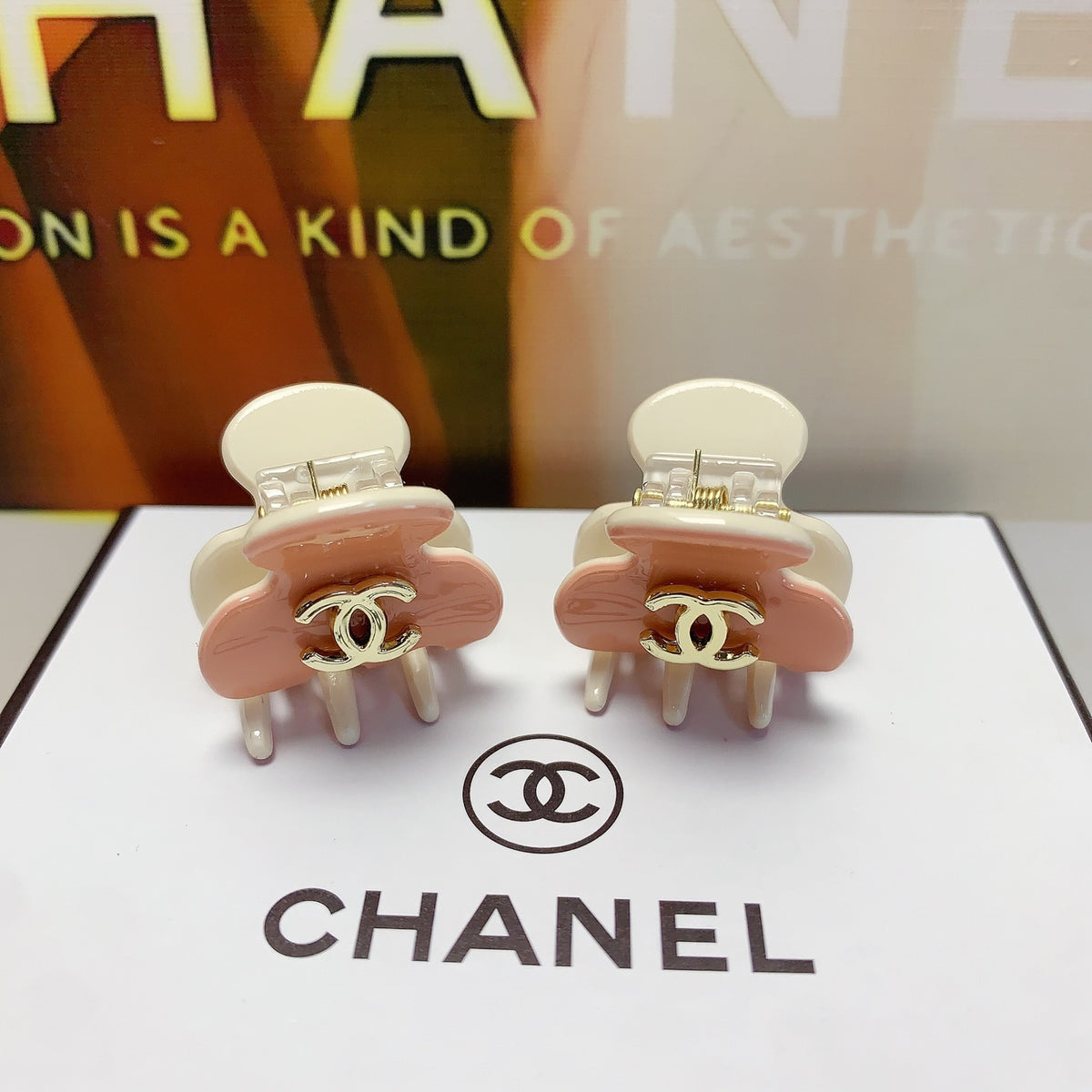 Signature Emblem Hair Clip – Design 006 styled product view