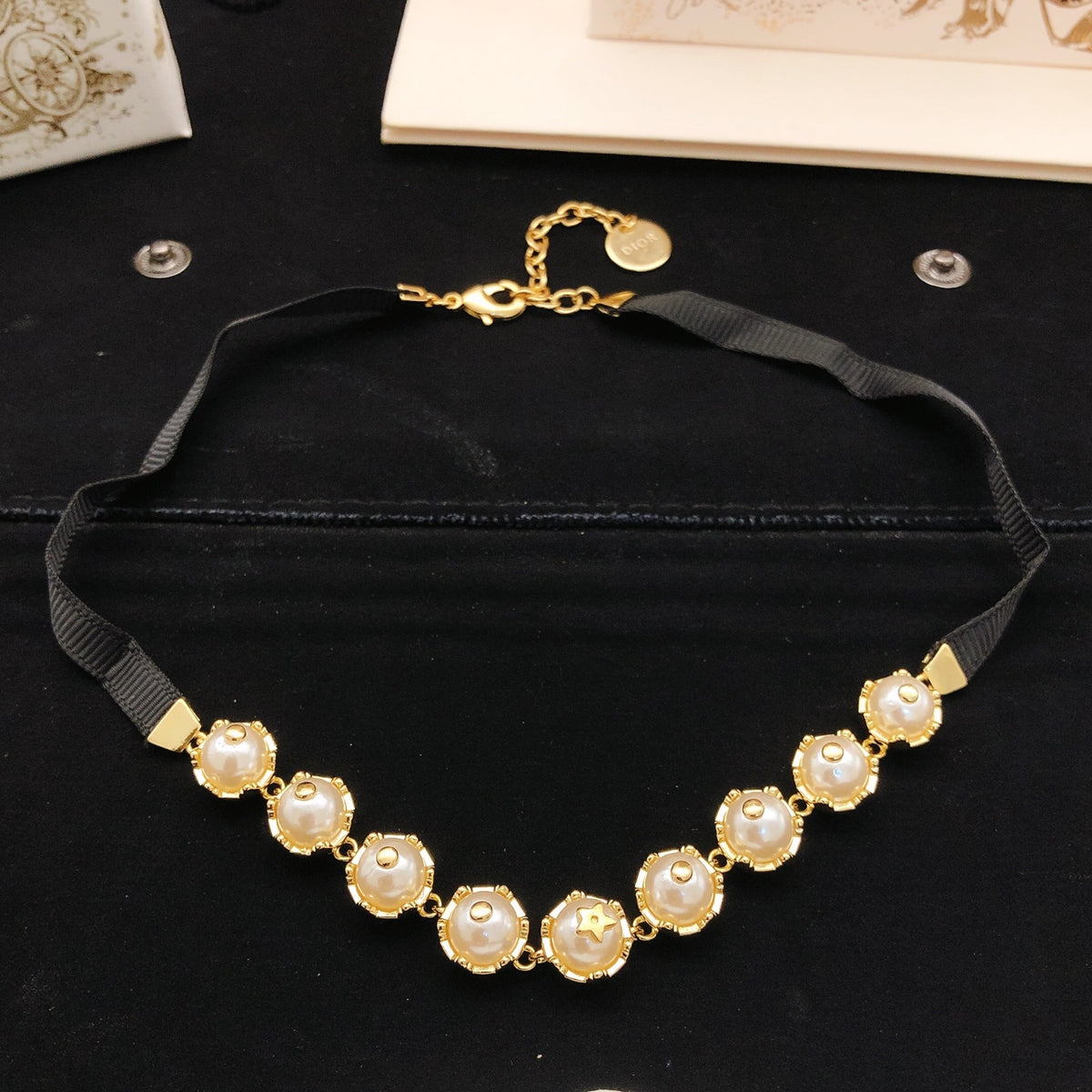 Pearl Pearl-Detail Pendant Necklace – Pearl Detail – Design 032 front product view