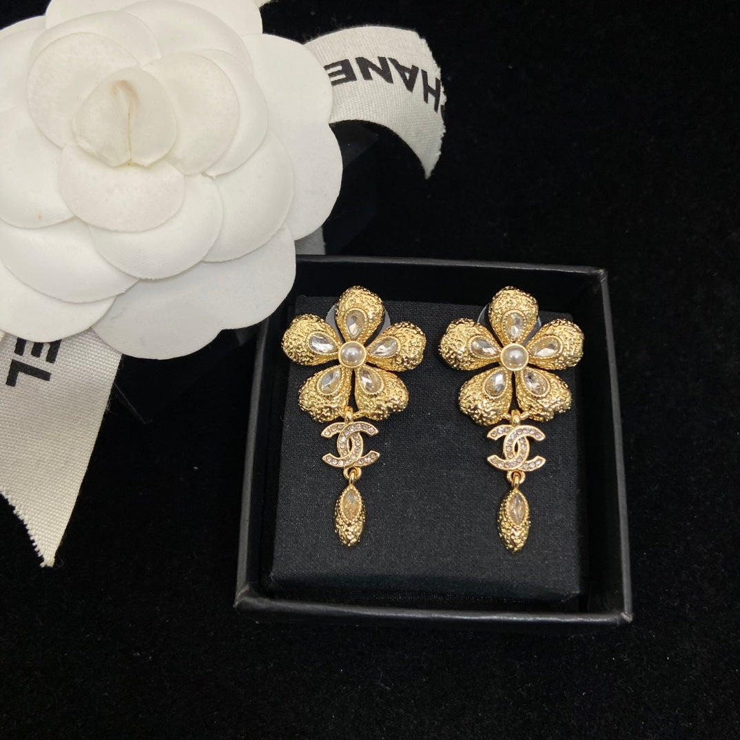 Double-C Emblem Stud Earrings in Polished Metal-Tone – Design 247 detail view