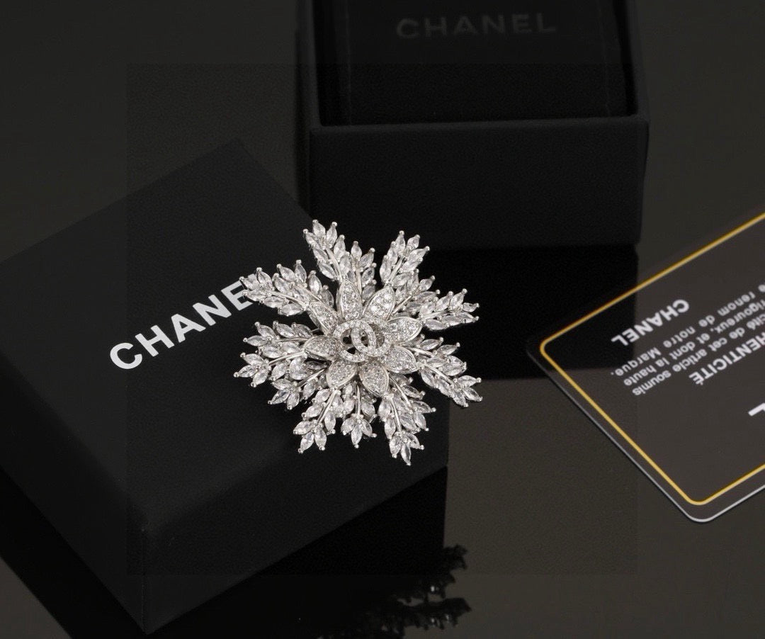 Double-C Emblem Brooch in Polished Metal-Tone – Design 046 main product view