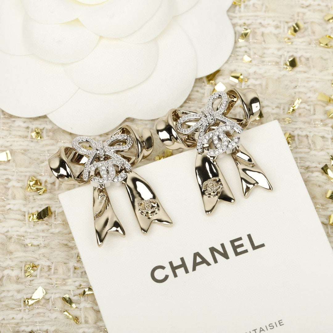 Bow Stud Earrings in Polished Metal-Tone – Design 003 close-up detail