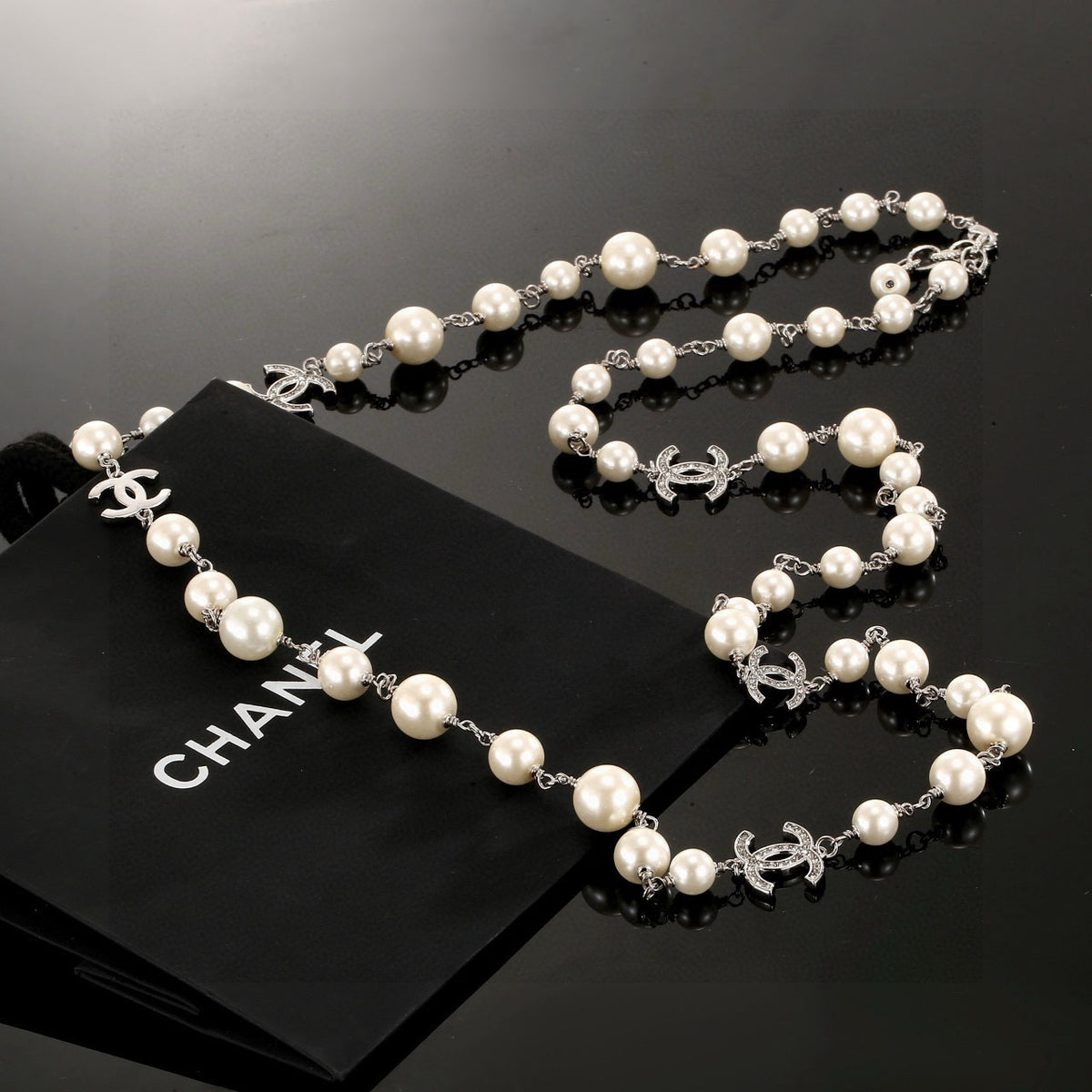 Pearl Pearl-Detail Pendant Necklace – Pearl Detail – Design 044 front product view