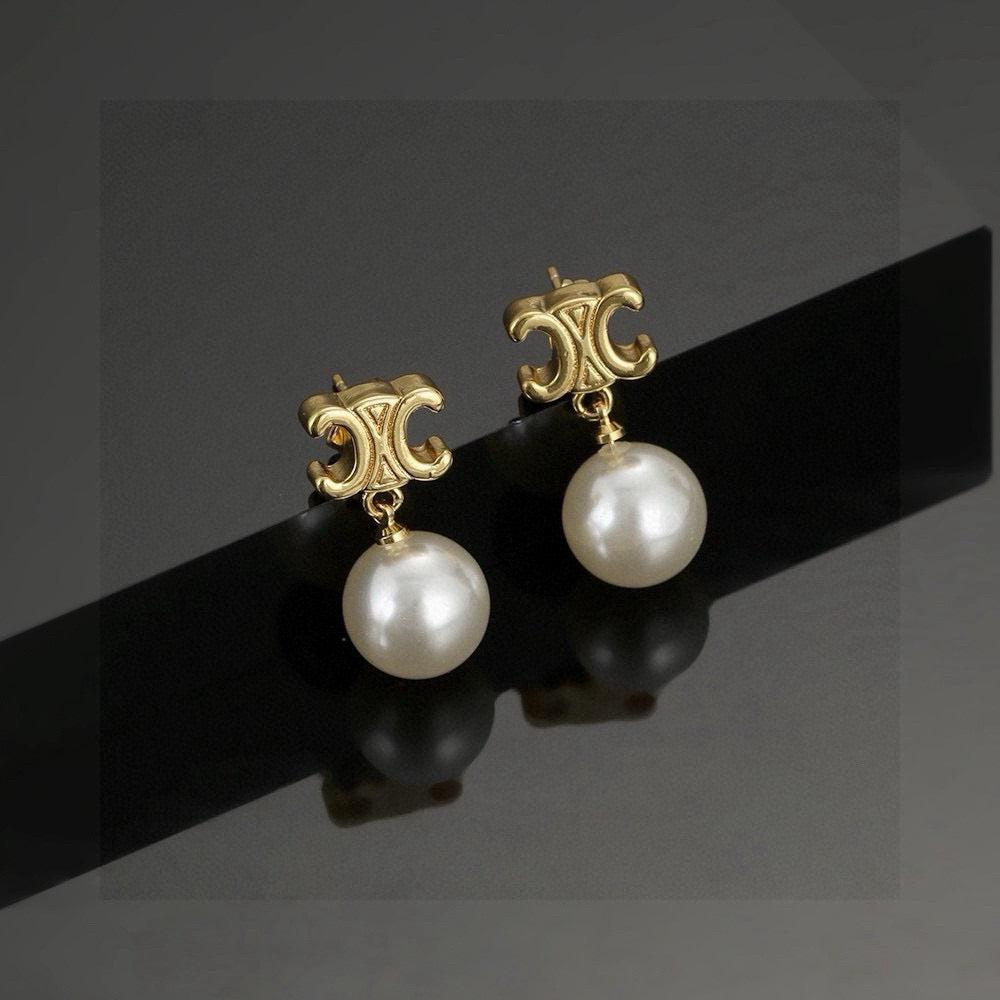Triomphe-Inspired Emblem Pearl-Detail Stud Earrings – Pearl Detail – Design 02 main product view