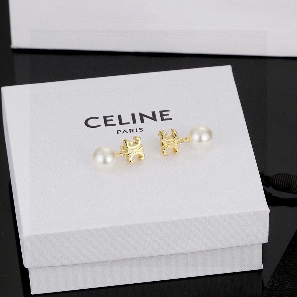 Triomphe-Inspired Emblem Pearl-Detail Stud Earrings – Pearl Detail – Design 02 styled detail