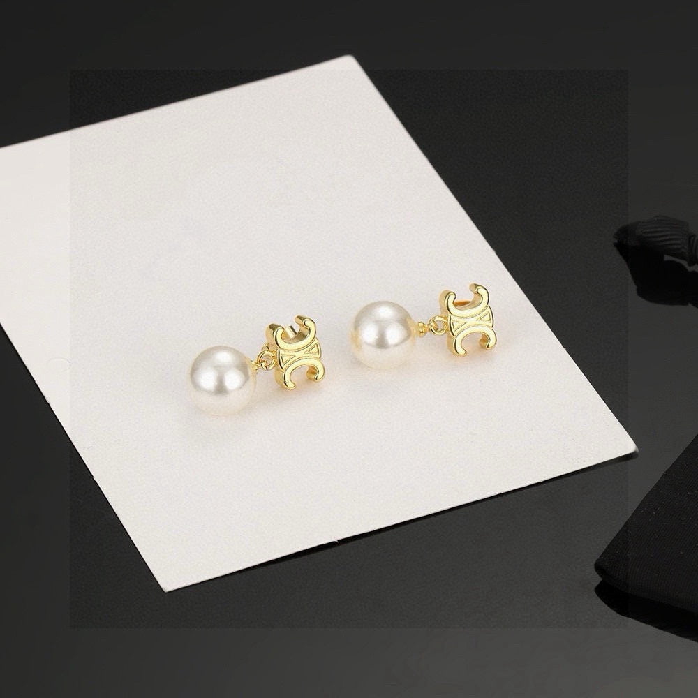 Triomphe-Inspired Emblem Pearl-Detail Stud Earrings – Pearl Detail – Design 02 close-up view