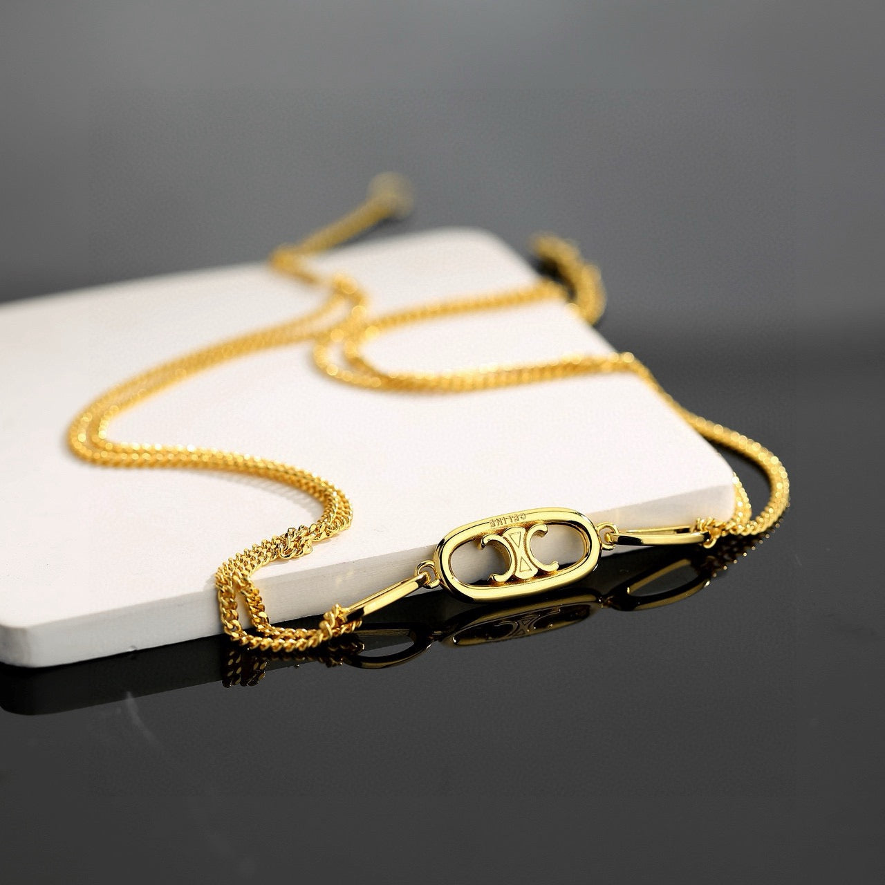 Triomphe-Inspired Emblem Chain Jewelry – Design 02 side detail