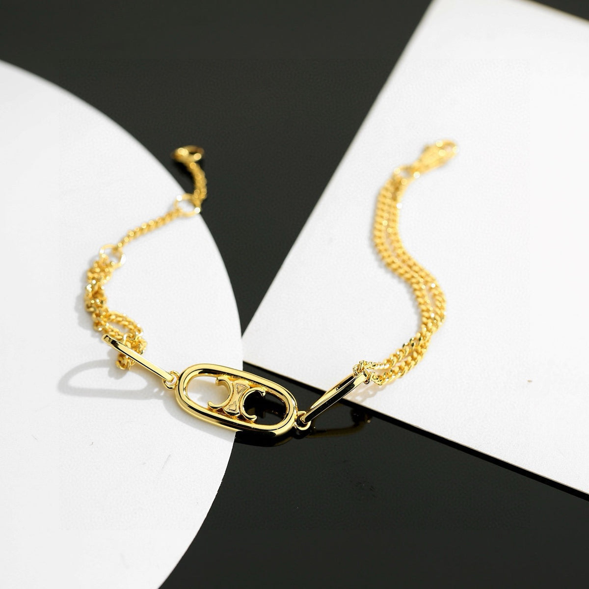 Triomphe-Inspired Emblem Chain Jewelry – Design 01 front view