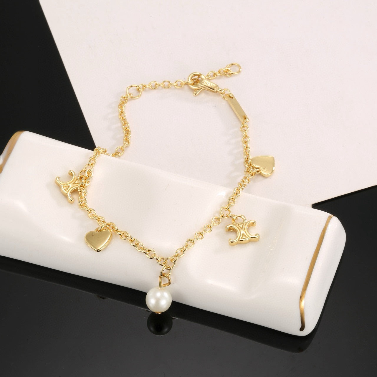 Triomphe-Inspired Emblem Bracelet in Gold-Tone – Red – Design 02 side detail