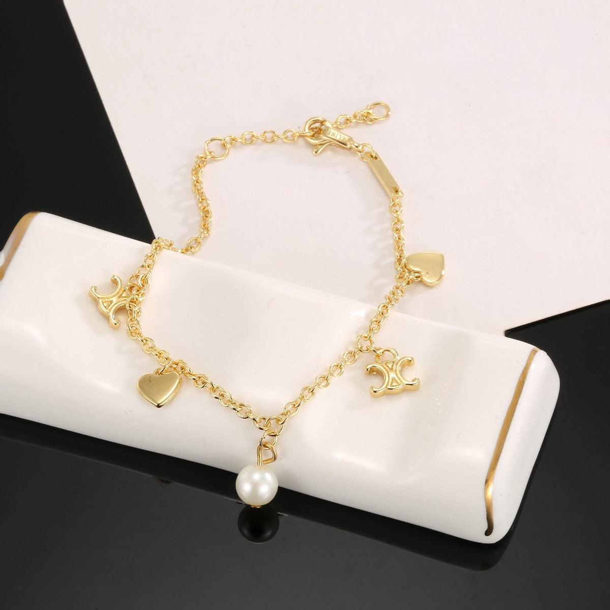 Triomphe-Inspired Emblem Bracelet in Gold-Tone – Red – Design 02 side detail