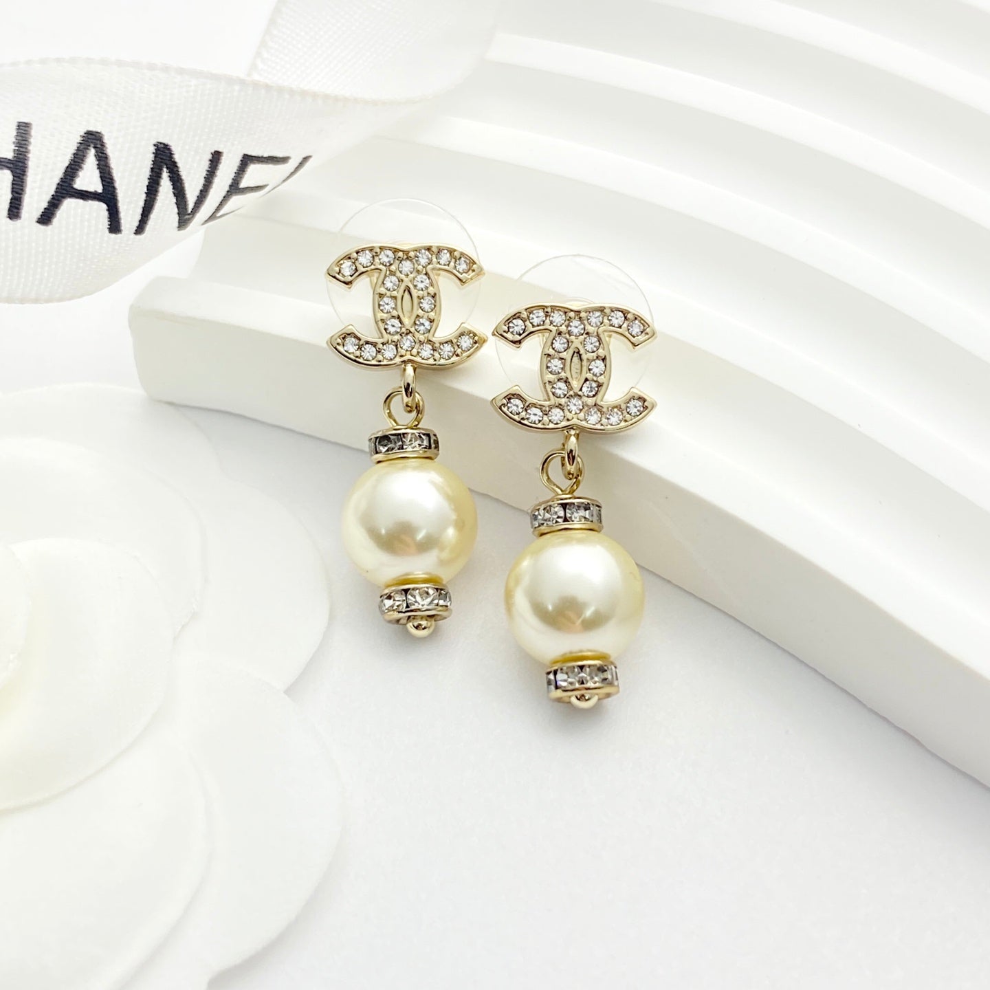 Pearl Pearl-Detail Stud Earrings – Pearl Detail – Design 008 front product view