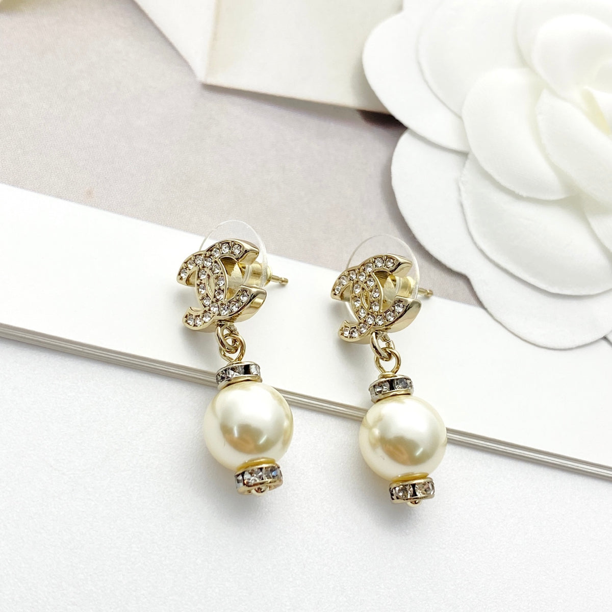 Pearl Pearl-Detail Stud Earrings – Pearl Detail – Design 008 side detail