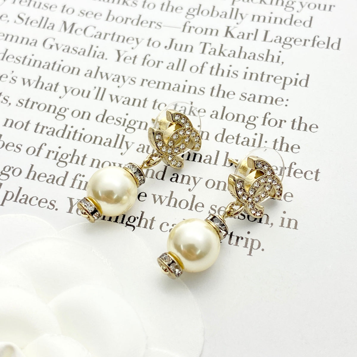 Pearl Pearl-Detail Stud Earrings – Pearl Detail – Design 008 main product view