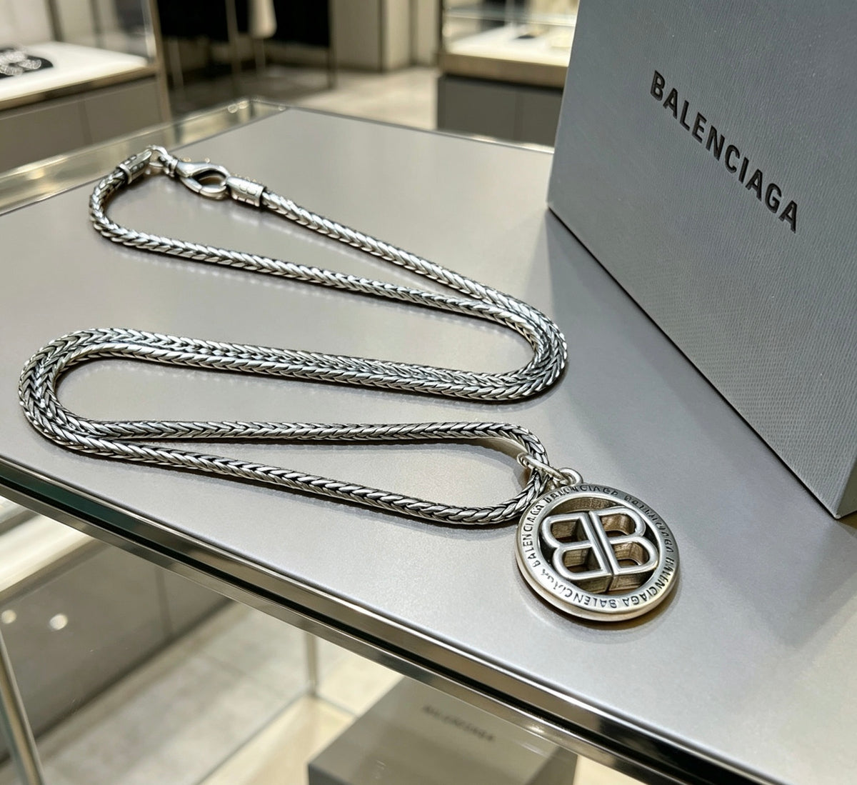 Geometric Emblem Pendant Necklace in Polished Metal-Tone – Vintage Detail – Design 060 side detail