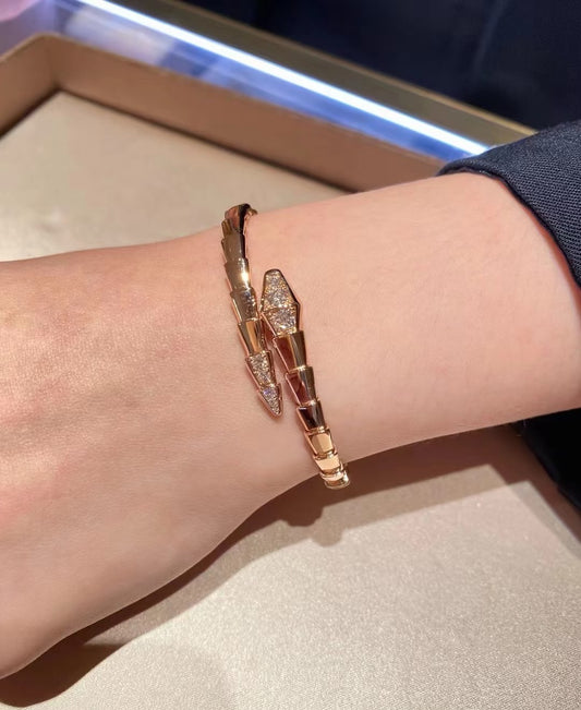 Serpentine Bangle in Rose-Gold-Tone – Rose Gold Detail – Design 002 main product view