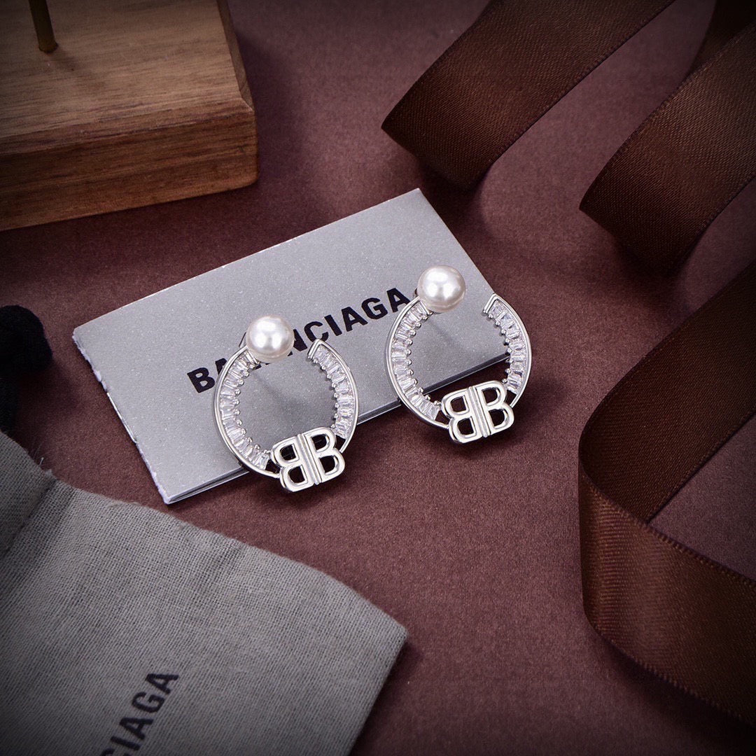 Ring Motif Statement Earrings in Gold-Tone – Design 006 side detail