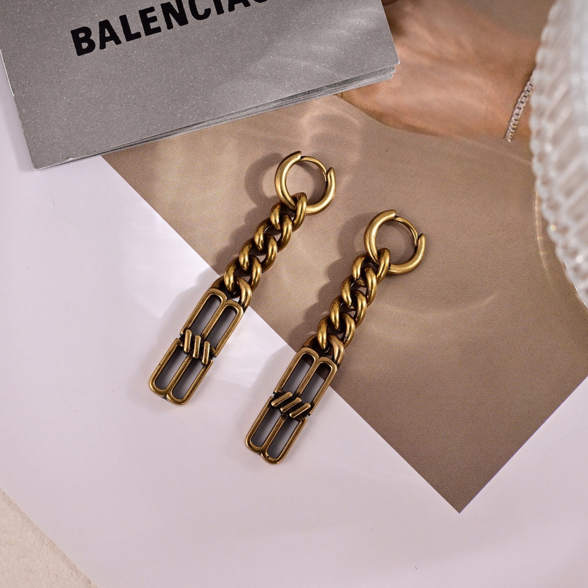 Ring Motif Statement Earrings in Gold-Tone – Vintage Detail detail view