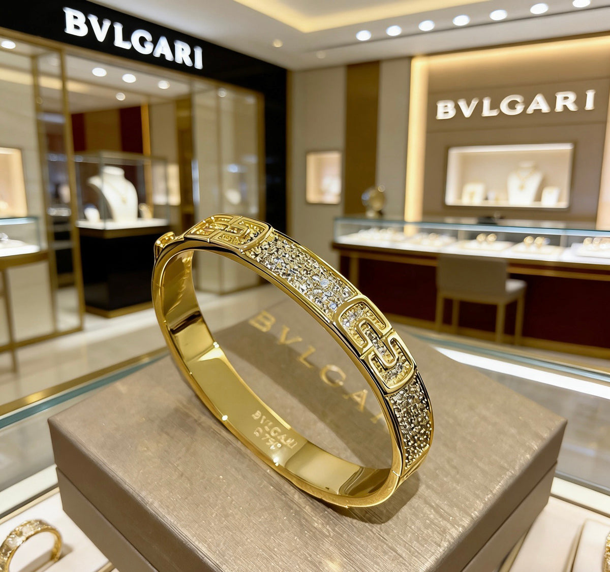 Serpentine Bangle in Polished Metal-Tone – Serpentine Detail – Design 012 close-up detail