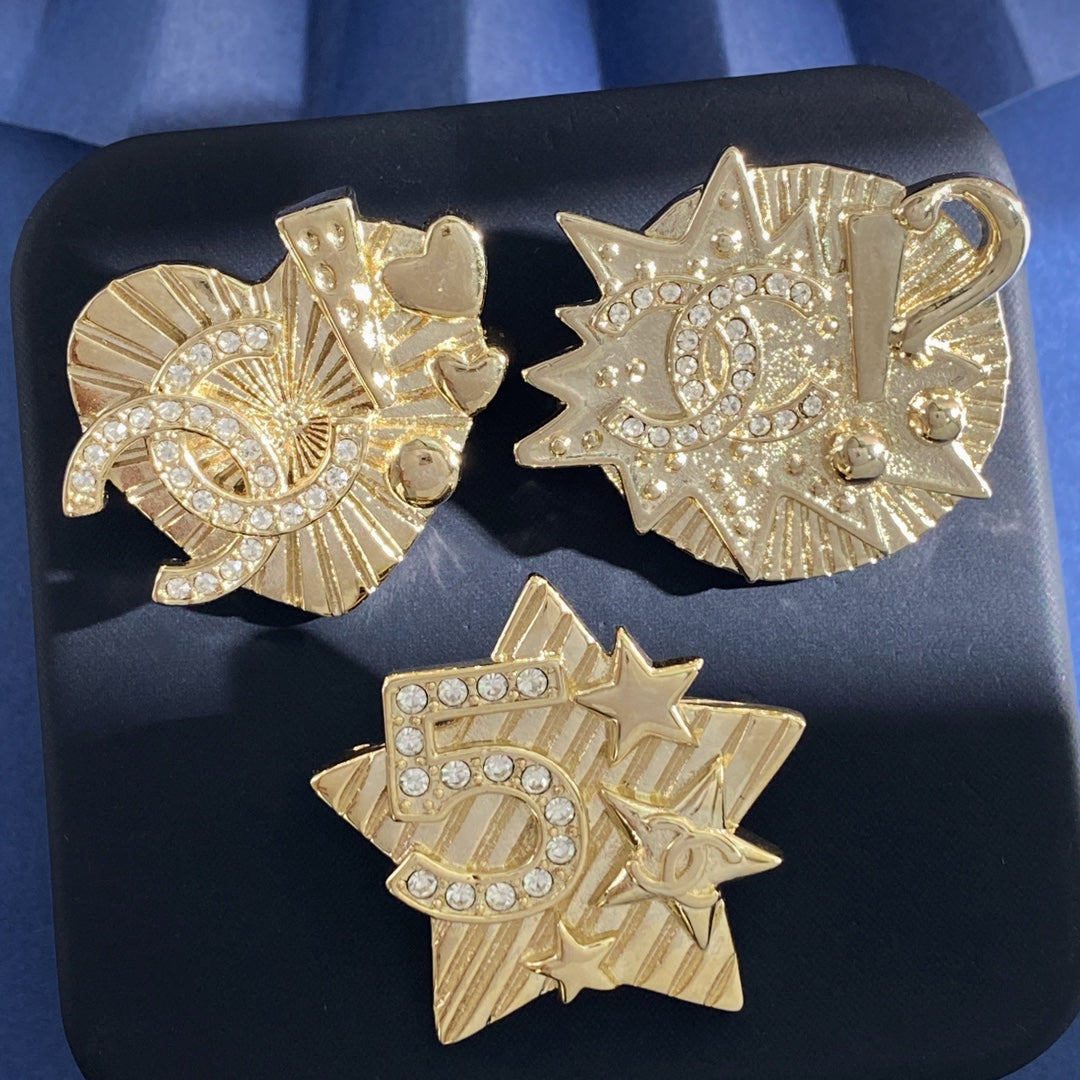 Double-C Emblem Brooch in Gold-Tone – Design 022 front product view