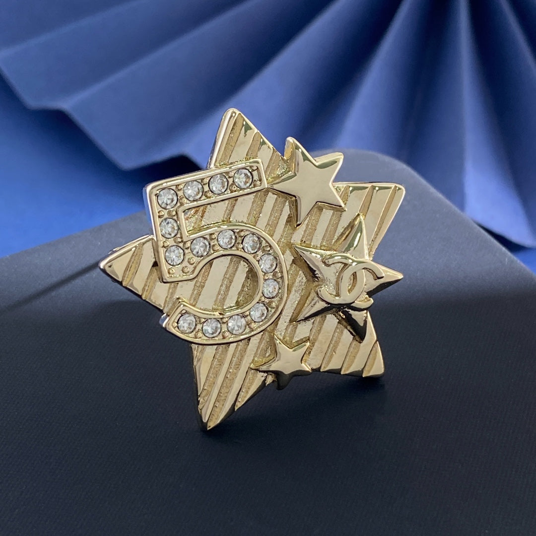 Double-C Emblem Brooch in Gold-Tone – Star Detail – Design 002 main product view