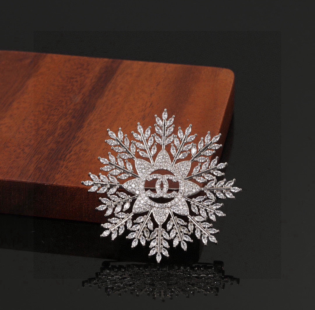 Double-C Emblem Brooch in Polished Metal-Tone – Design 055 front product view