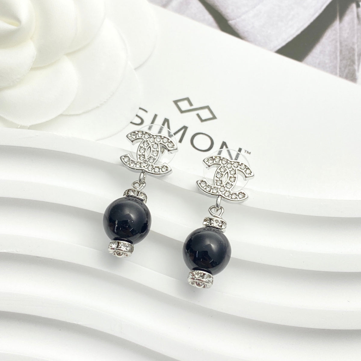 Pearl Pearl-Detail Stud Earrings – Pearl Detail – Design 010 main product view