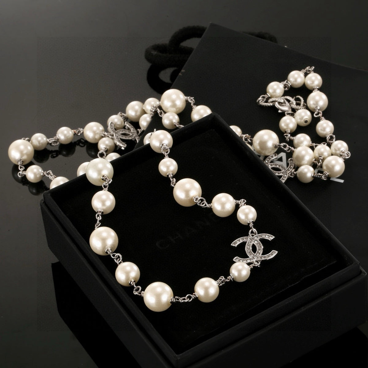 Pearl Pearl-Detail Pendant Necklace – Pearl Detail – Design 048 front product view
