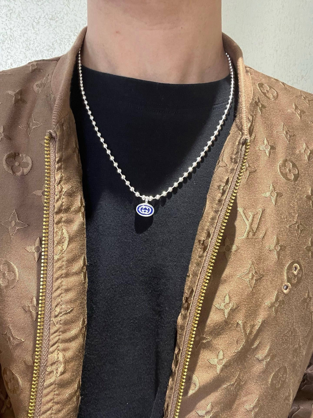 Double-G Emblem Pendant Necklace in Silver-Tone – Design 050 side detail