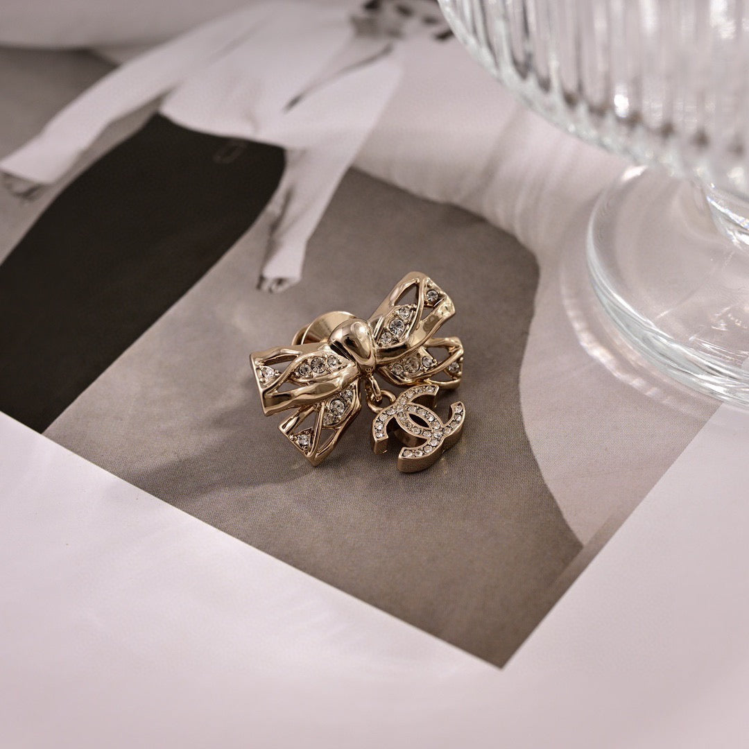 Signature Emblem Brooch in Polished Metal-Tone – Design 049 close-up detail