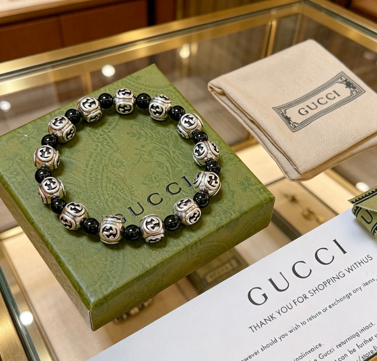 Double-G Emblem Beaded Bracelet in Polished Metal-Tone – Agate Detail – Design 005 close-up detail