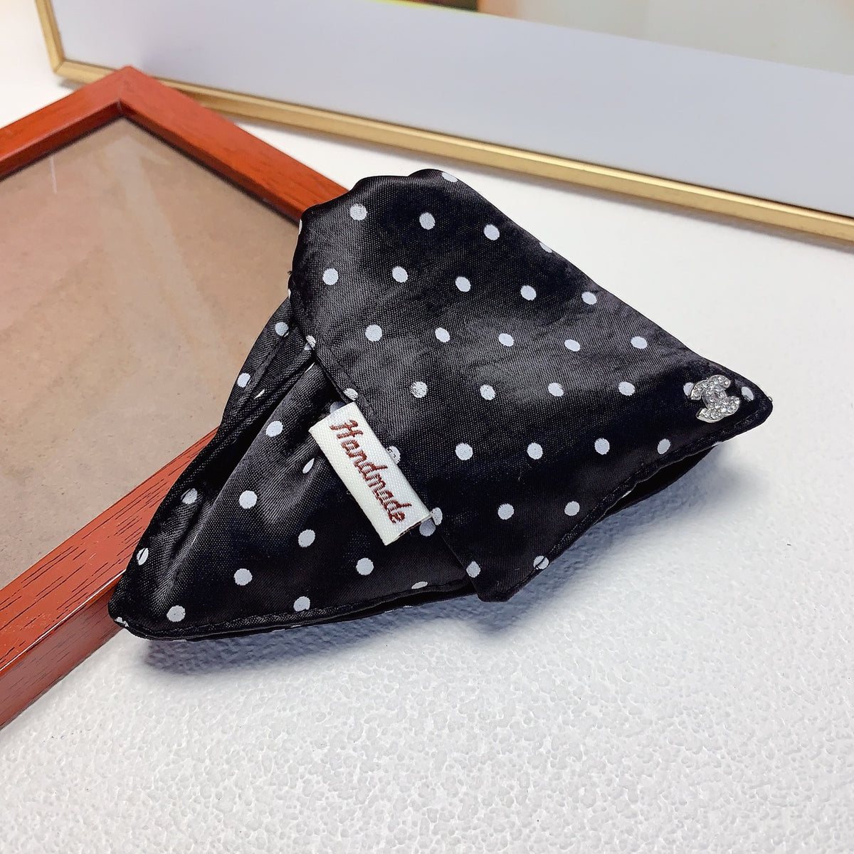 Signature Emblem Hair Clip – Design 007 side detail