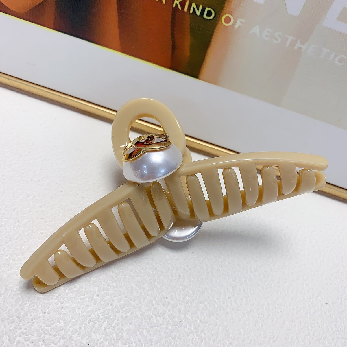 Pearl Hair Clip – Pearl Detail – Design 002 detail view