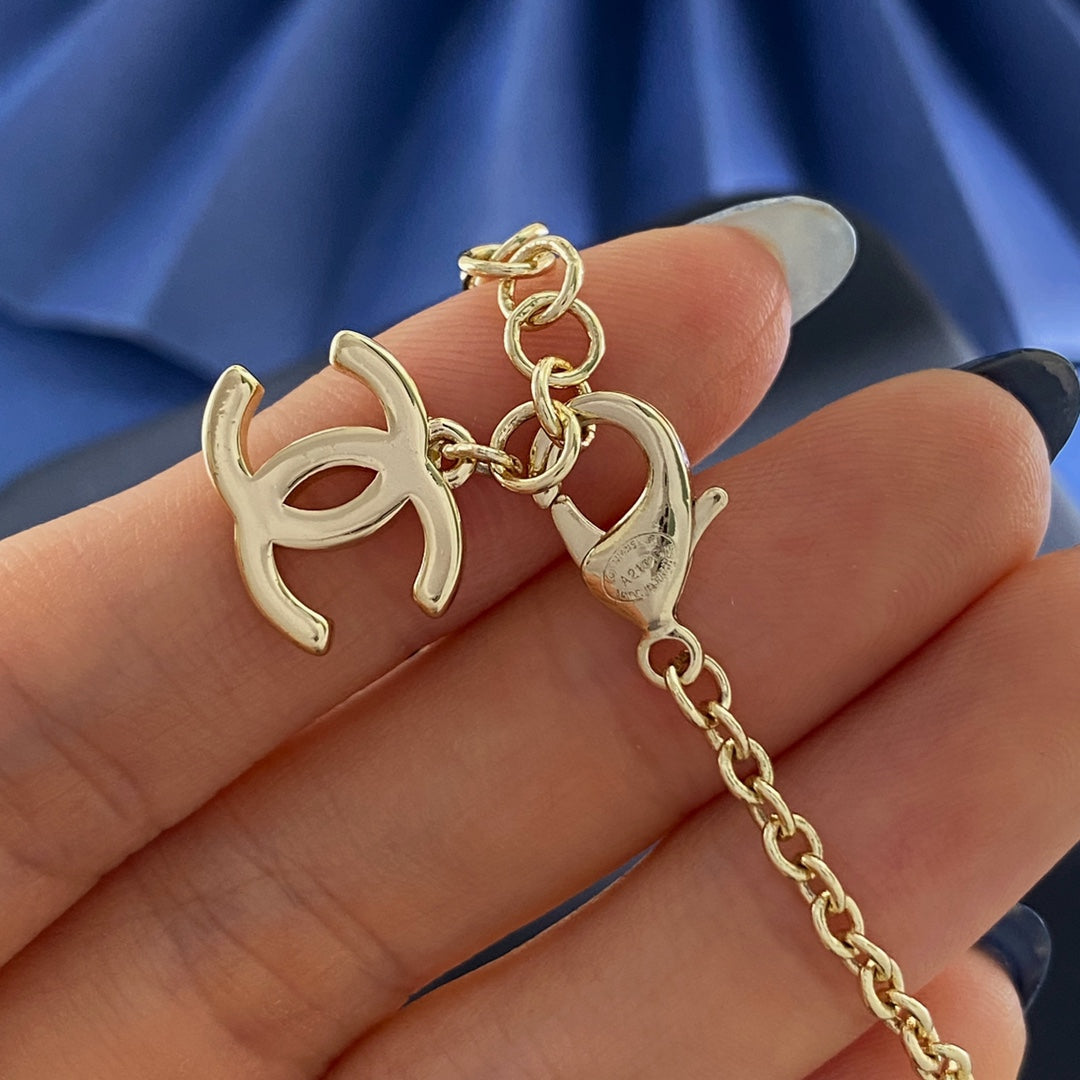 Letter Pearl-Detail Pendant Necklace – Pearl Detail – Design 005 side detail