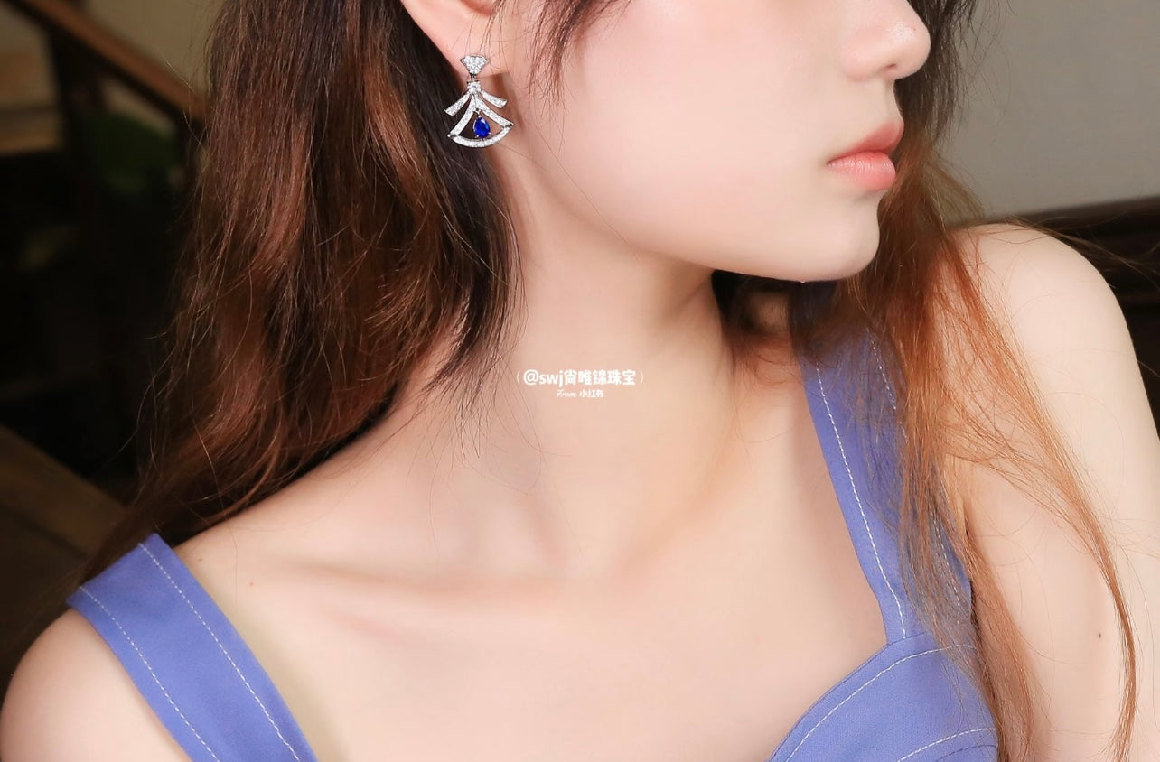 Geometric Emblem Stud Earrings in Rose-Gold-Tone – Rose Gold Detail detail view