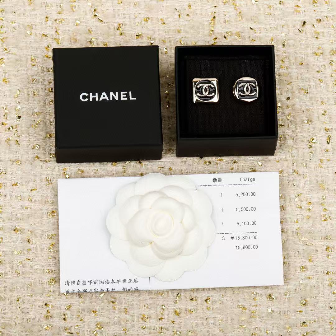Double-C Emblem Stud Earrings in Polished Metal-Tone – Design 020 detail view