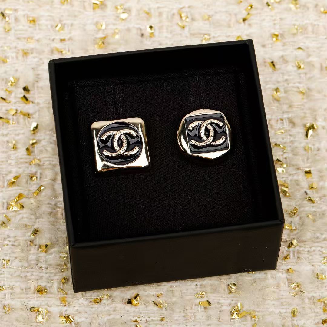 Double-C Emblem Stud Earrings in Polished Metal-Tone – Design 020 side detail