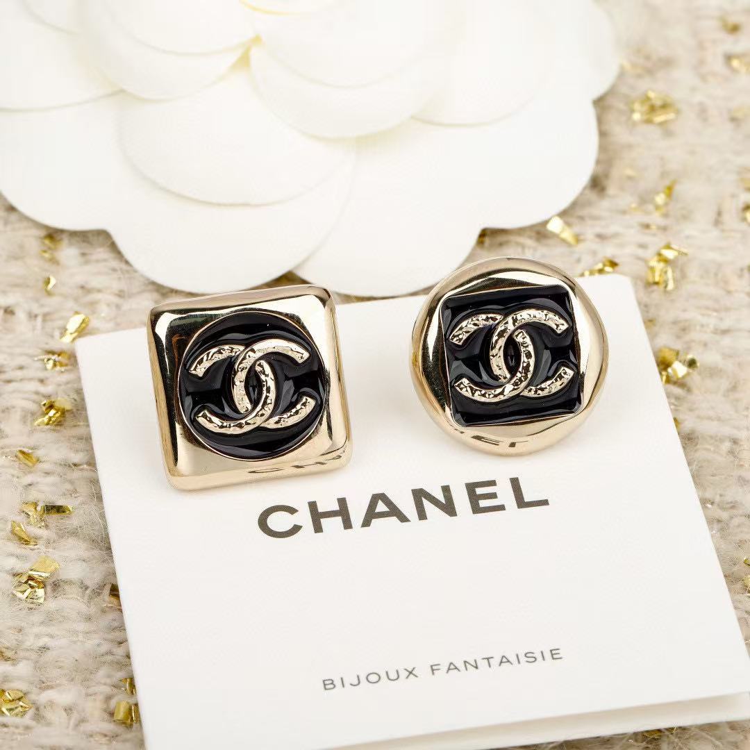Double-C Emblem Stud Earrings in Polished Metal-Tone – Design 351 styled product view